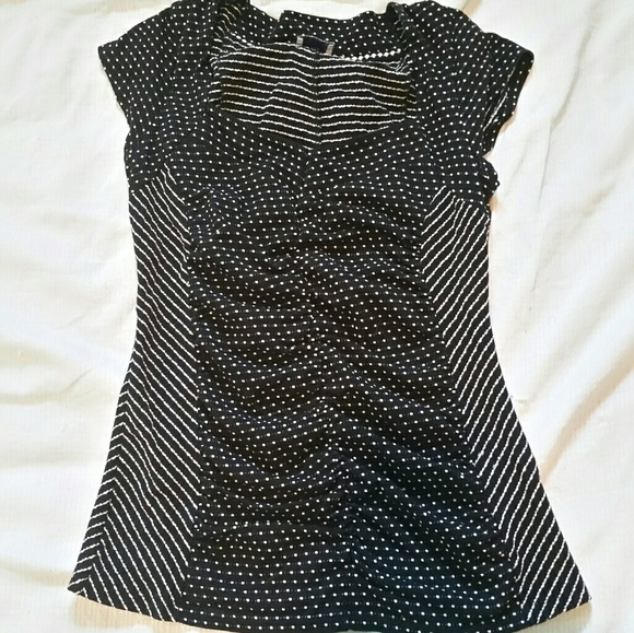 Ruled and Ruched dot pattern top - Picture 3 of 3